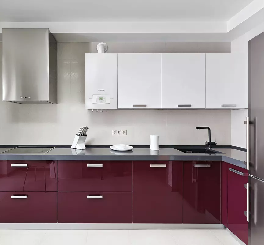 kocioł gazowy zamontoewany w kuchni